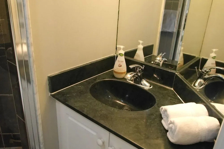 Room 6 of 14