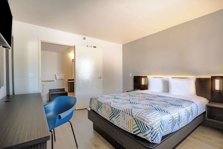 Double Room Disability Accessible (5 of 16)