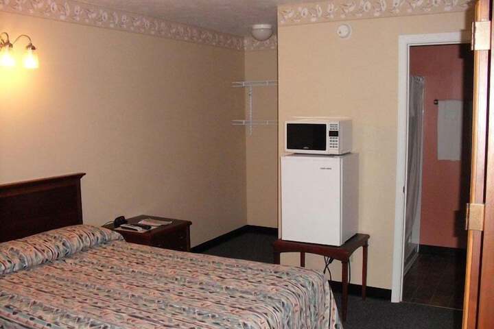 Room 8 of 12