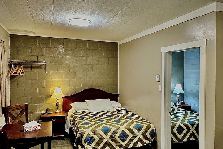 Room 4 of 39