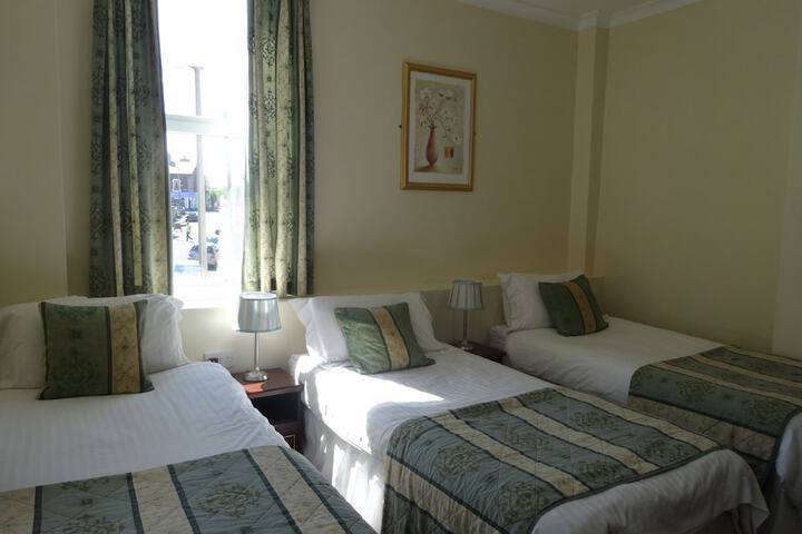 Room 9 of 65