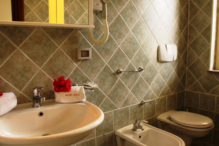 Room 15 of 23
