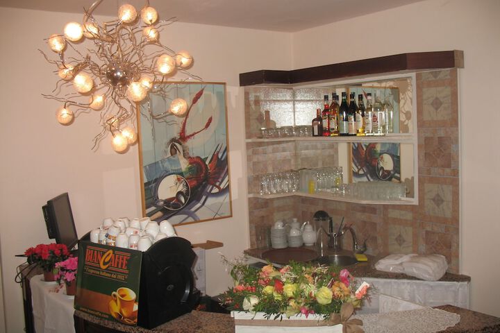 Lounge 39 of 56