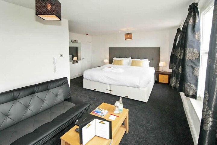 Room 5 of 15