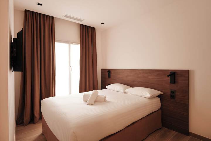 Room 8 of 35
