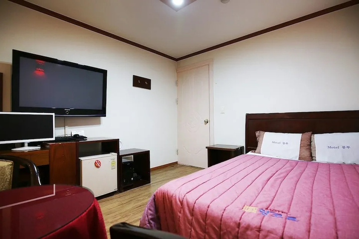 Room 4 of 7