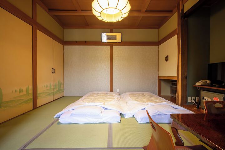 Room 11 of 85