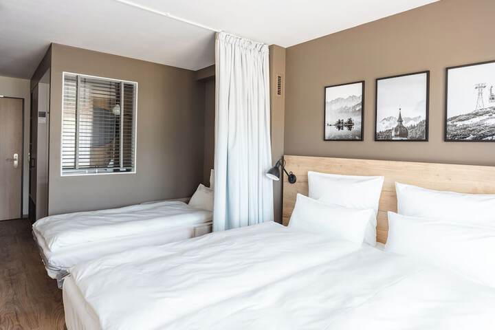Room 10 of 40