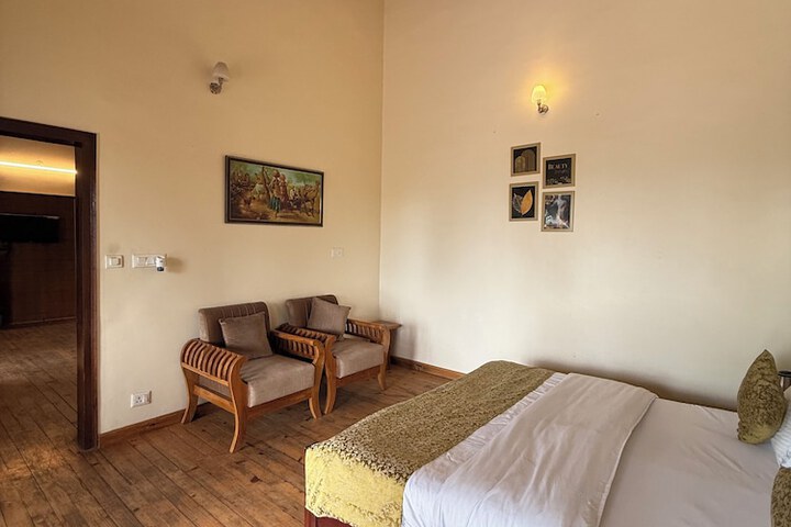 Room 13 of 38