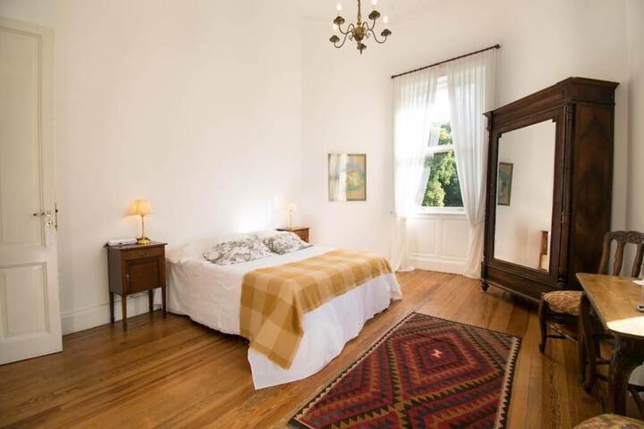 Room 2 of 6