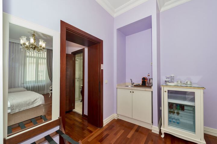 Room 11 of 48