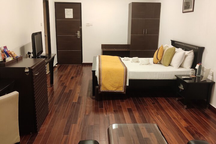 Room 10 of 38