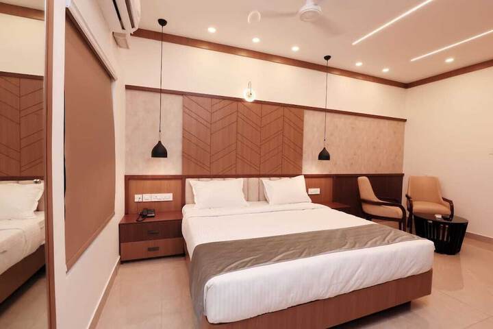 Room 5 of 18
