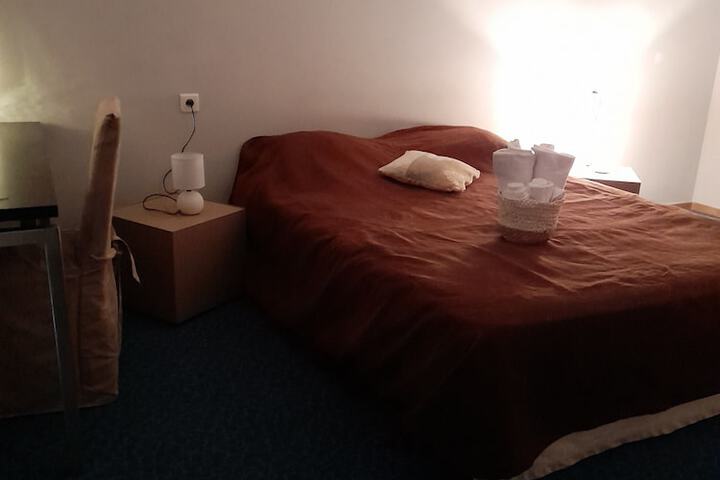 Room 6 of 25