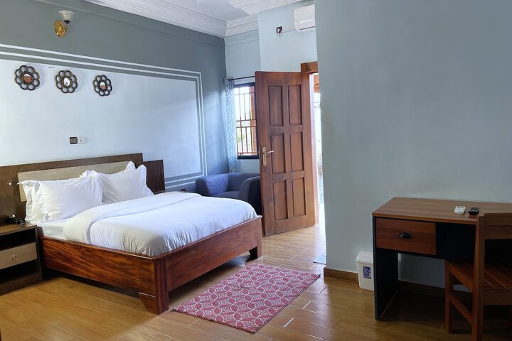 Room 18 of 124