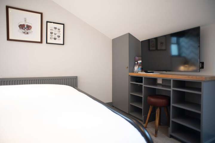 Room 28 of 64