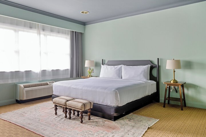 1 King Bed Partial Harbour View Balcony (11 of 42)