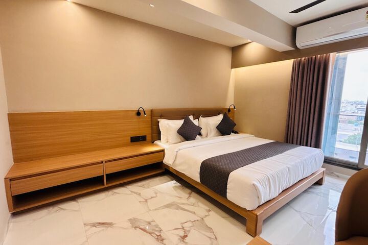 Room 10 of 37