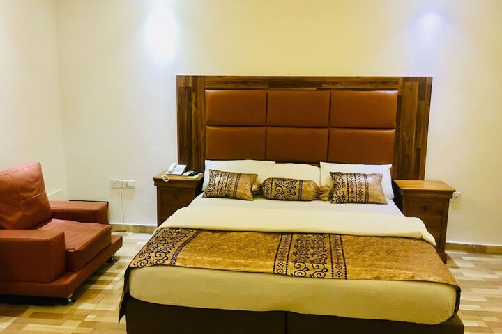Room 9 of 38
