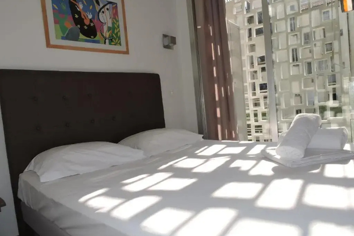 Room 2 of 20