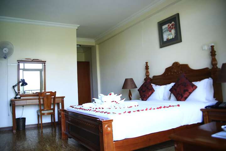 Room 12 of 18