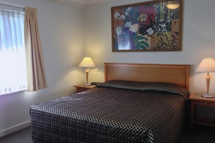 Room 11 of 50