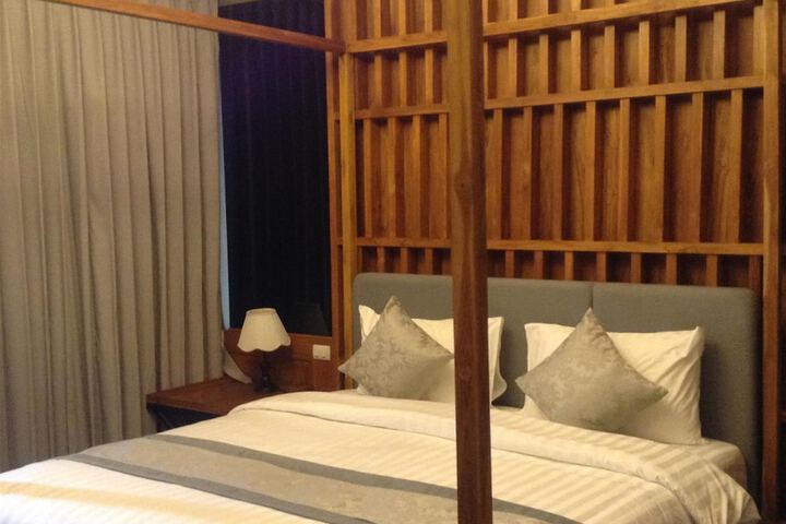 Room 4 of 68