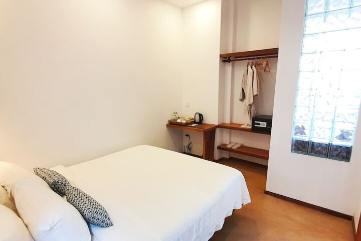 Room 12 of 83
