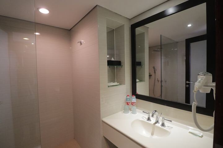 Room 8 of 38