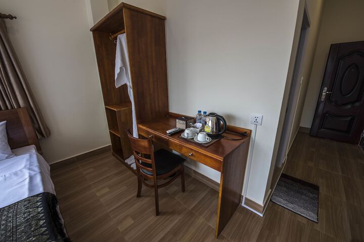 Room 11 of 20