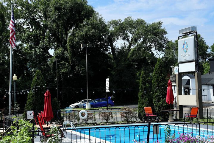 Pool 24 of 32