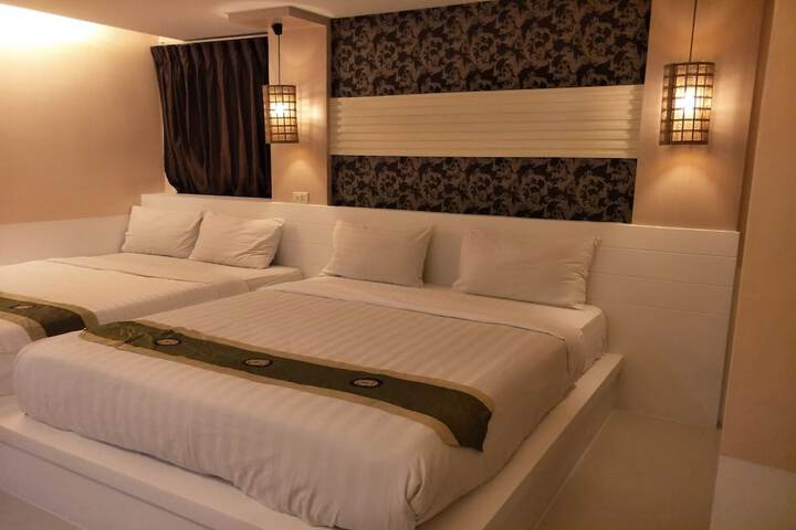Room 13 of 37