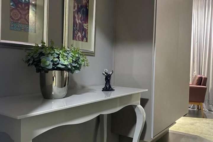 Room 13 of 100