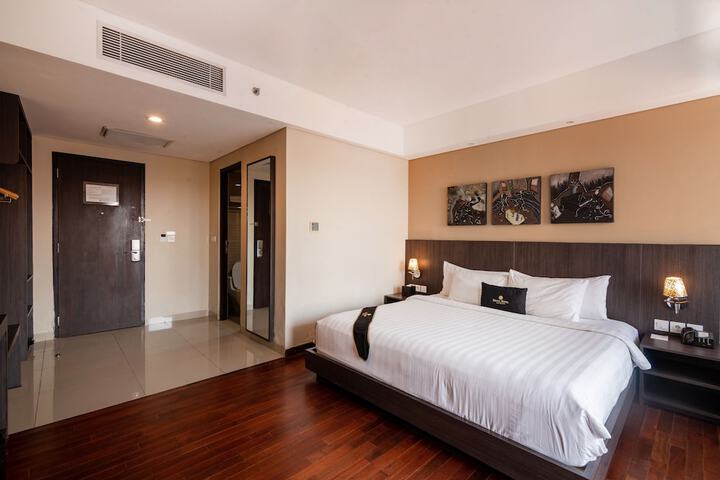 Room 10 of 26