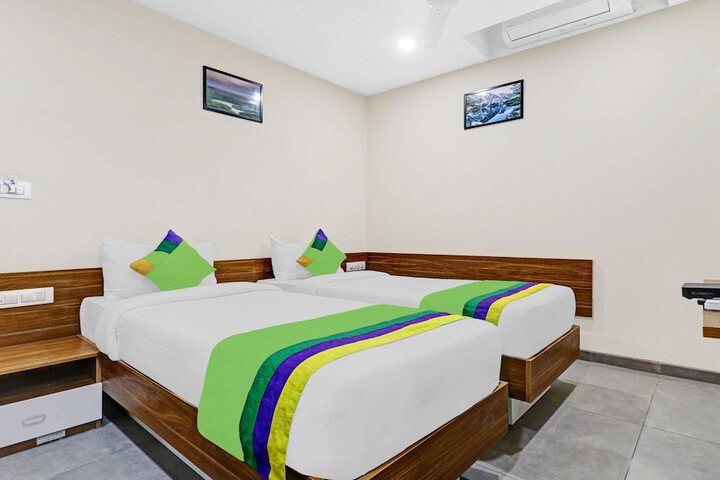 Room 8 of 30