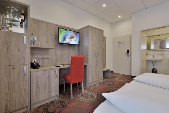 Room 21 of 48