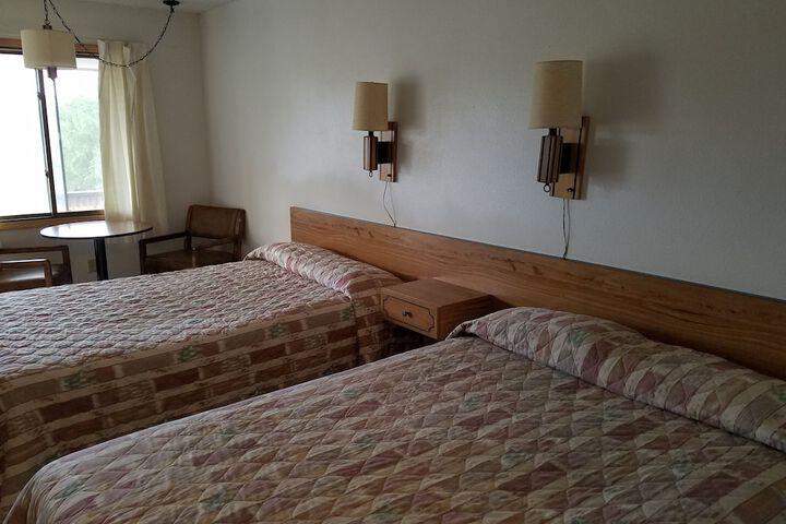 Room 8 of 33