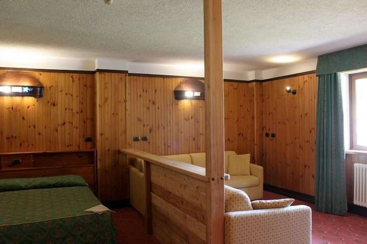 Room 12 of 44
