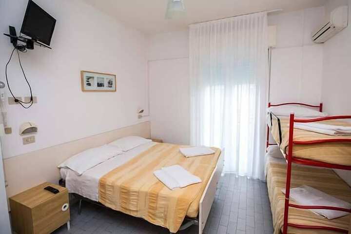 Room 7 of 37