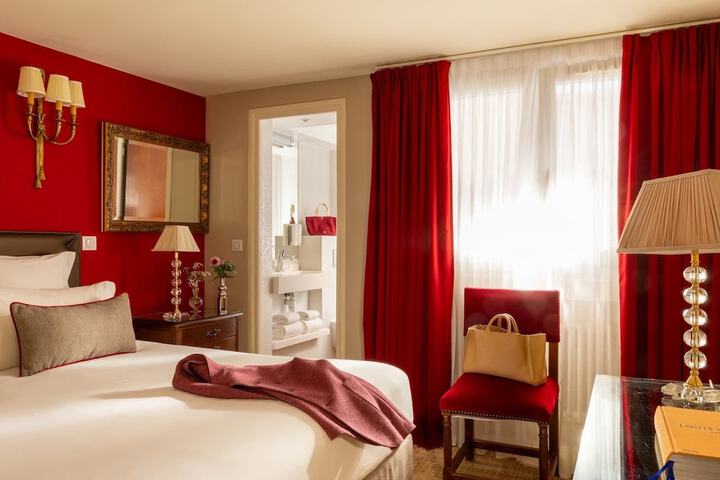 Room 32 of 66