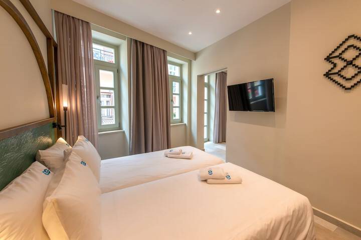 Room 5 of 10