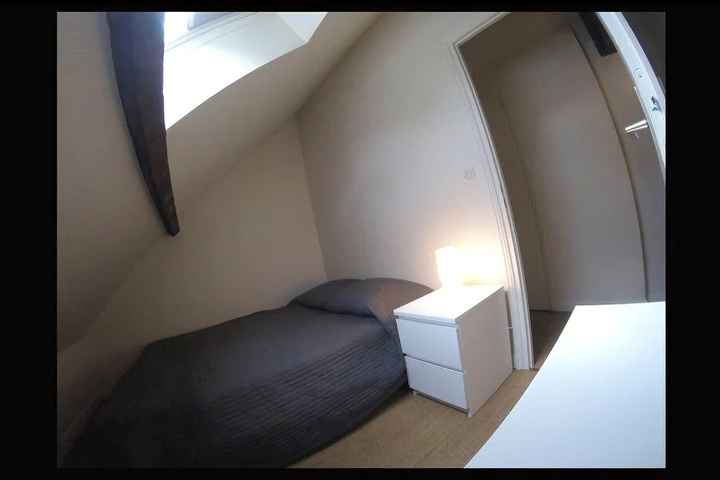 Room 4 of 11