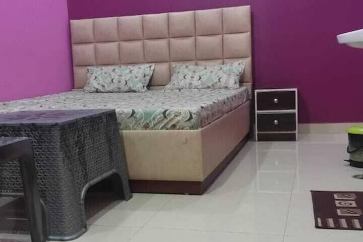 Room 5 of 8
