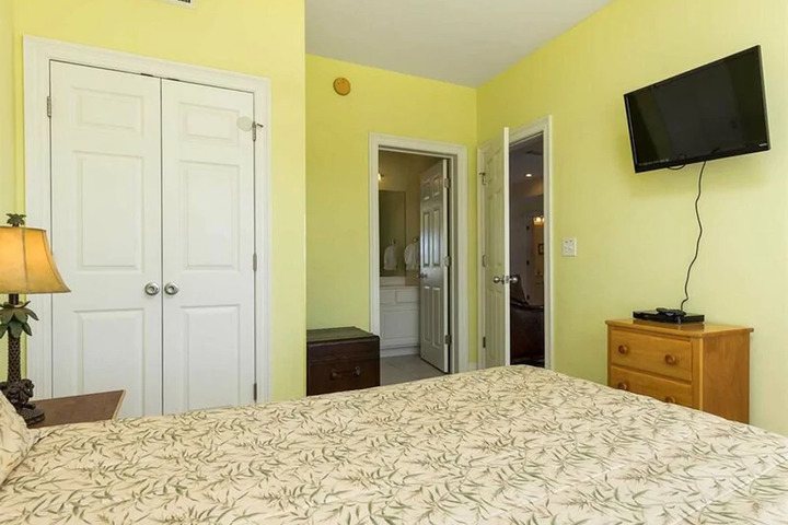 Room 6 of 10