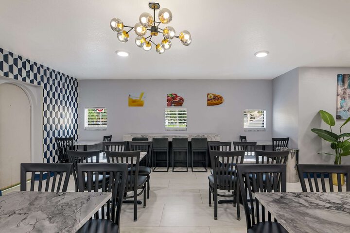Breakfast area