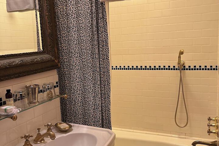 Room 16 of 26