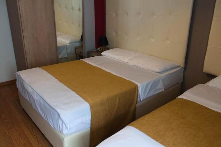 Room 3 of 33