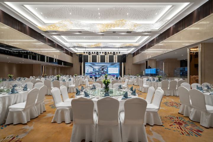 Ballroom/Hall 20 of 25