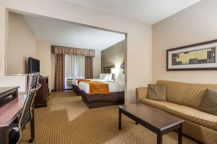 1 King Bed Suite (11 of 15)