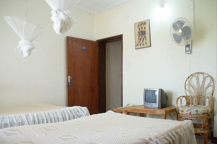 Room 4 of 34